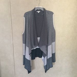 💝Cato Black Gray and White/Cream Vest